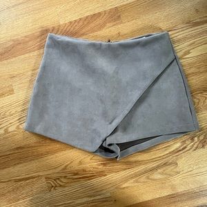 SEEK THE LABEL SKORT TAN FAUX SUEDE SIZE MEDIUM